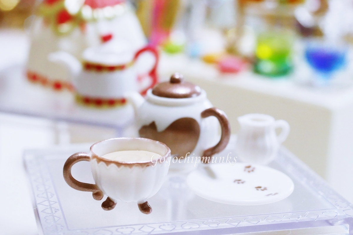 ふしぎな国のティーパーティー Wonderland Tea Party 椅子がすてき