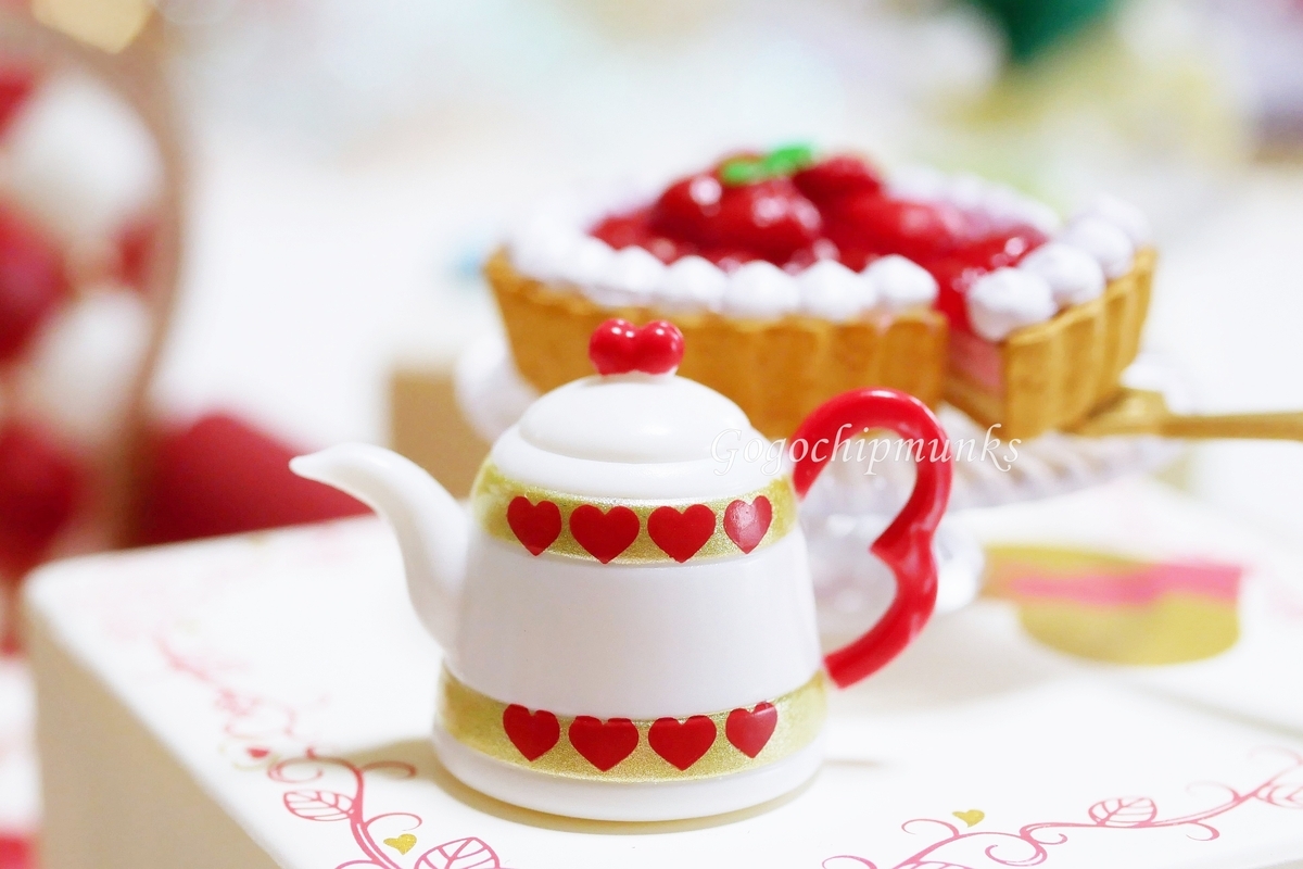 ふしぎな国のティーパーティー Wonderland Tea Party 椅子がすてき 