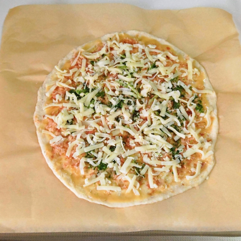 青のりとピザチーズをのせる