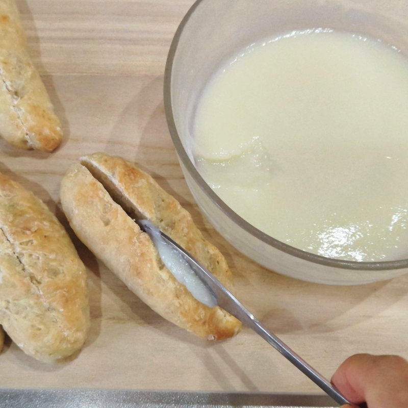 ミルククリームを入れる