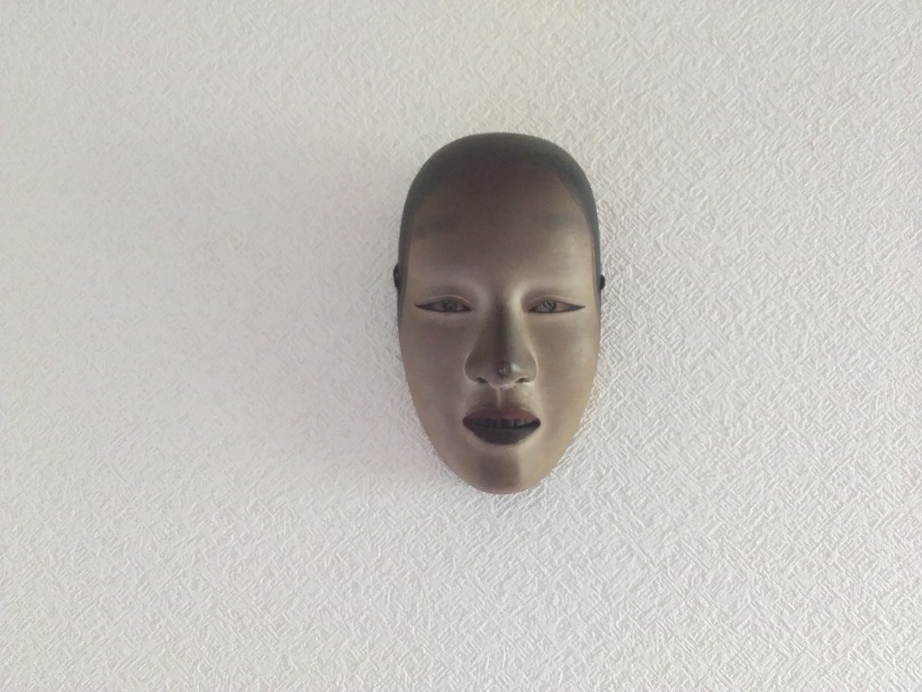 奇妙な品！入江美法『能面 増女』 - 遅生の故玩館ブログ