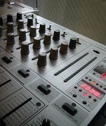 値下げ　Pioneer パイオニア DJM-600 DJミキサー DJ機器 Pioneer DJM-600 Professional Mixer 4-channel Silver 1999