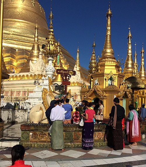 ヤンゴンで一番のパゴダ「シュエダゴンパゴダ」vol.1