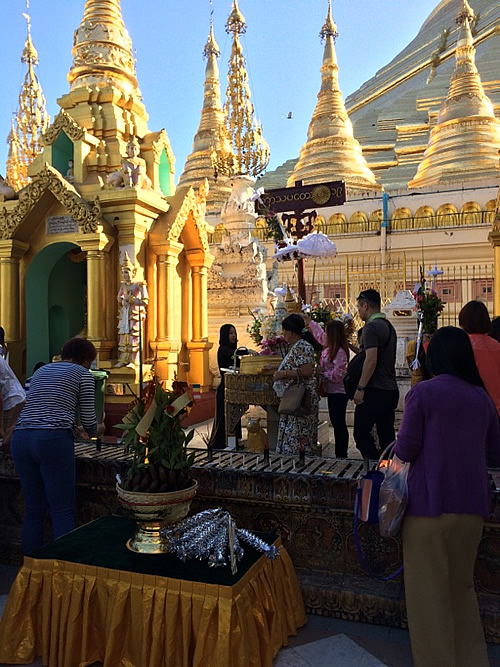 ヤンゴンで一番のパゴダ「シュエダゴンパゴダ」vol.1