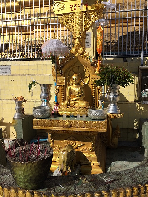 金銀財宝の寺院「ボタタング・パゴダ（Botahtaung Pagoda）」