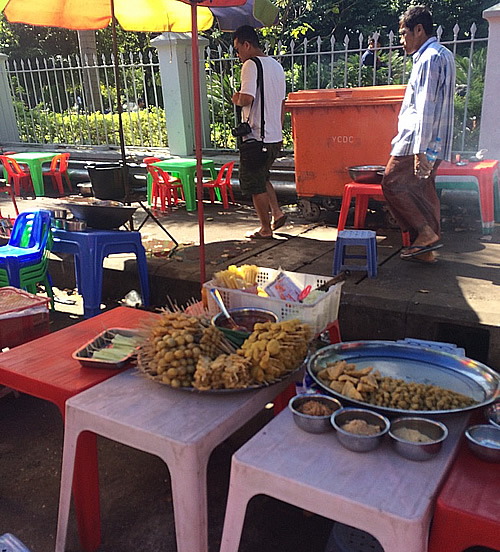 マハバンドゥーラ・ガーデン横の屋台街