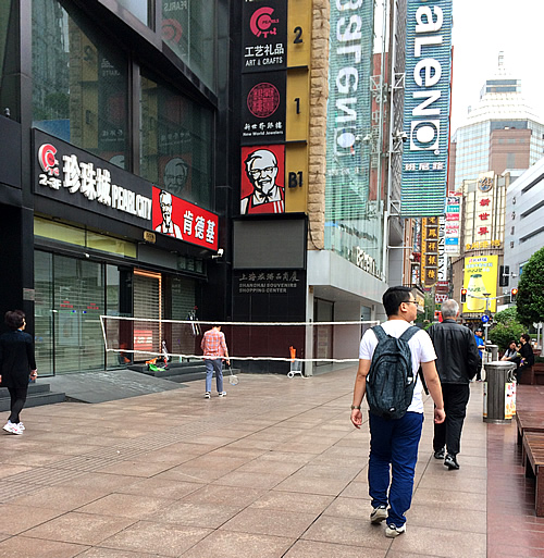 上海 南京路步行街の朝は早い！