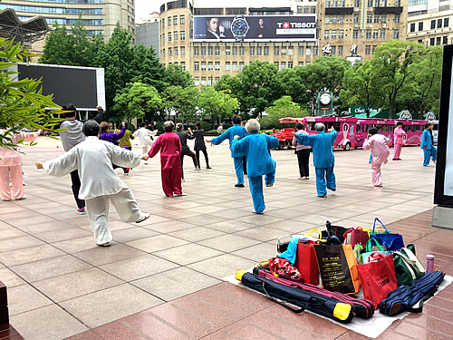 上海 南京路步行街の朝は早い！