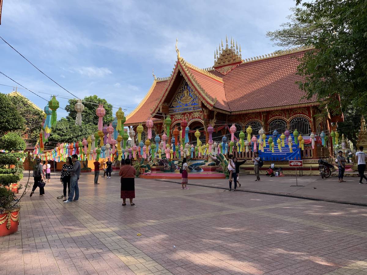 女性の運気アップのお寺??「ワット・シームアン」 ヴィエンチャン 美味しいもの探しの海外旅行街歩き！chiyoの旅
