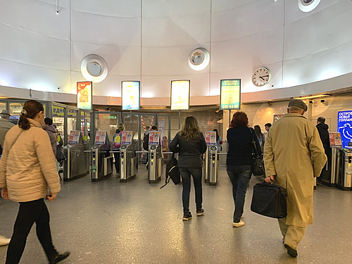 サンクトペテルブルクのメトロの改札口