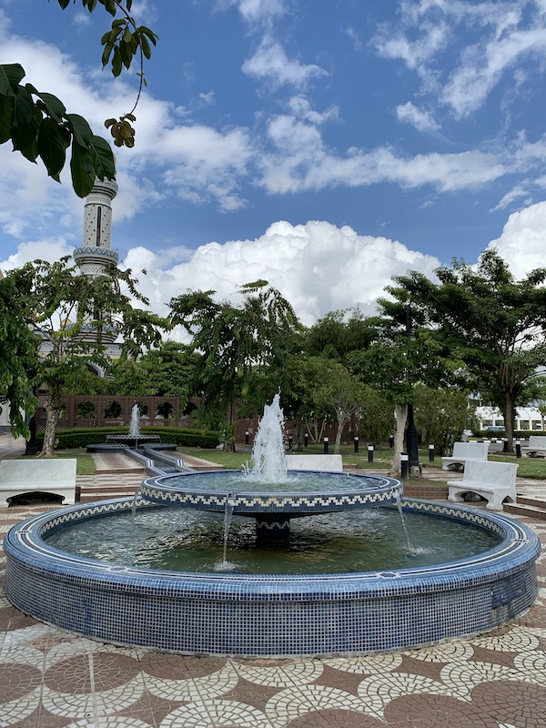 国王の個人資産で作ったという国内最大の「ニューモスク」へ行ってみた！ @ ブルネイ