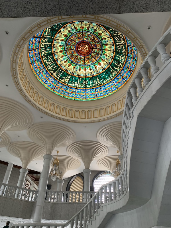 国王の個人資産で作ったという国内最大の「ニューモスク」へ行ってみた！ @ ブルネイ