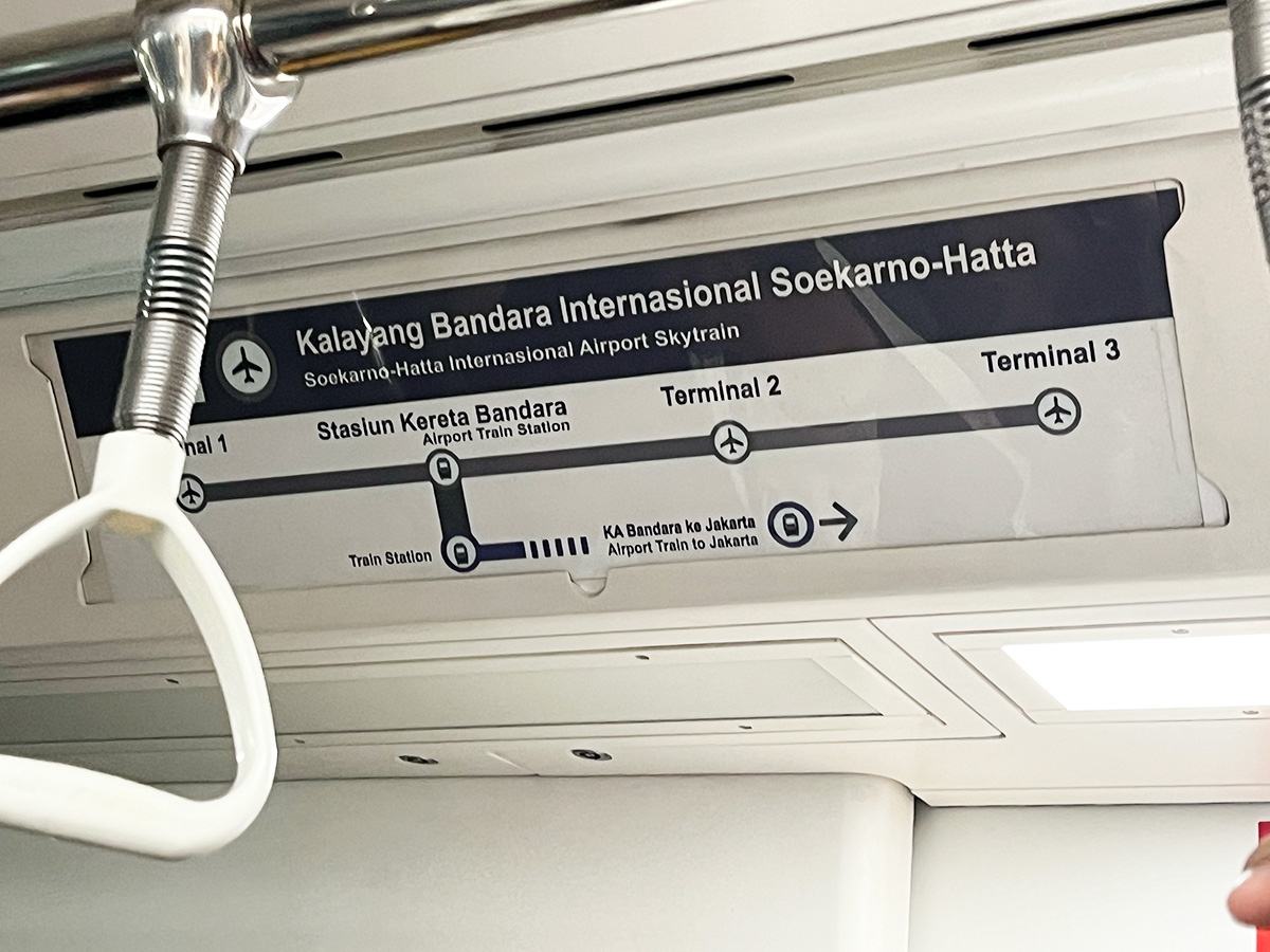 スカルノハッタ空港のトレイン