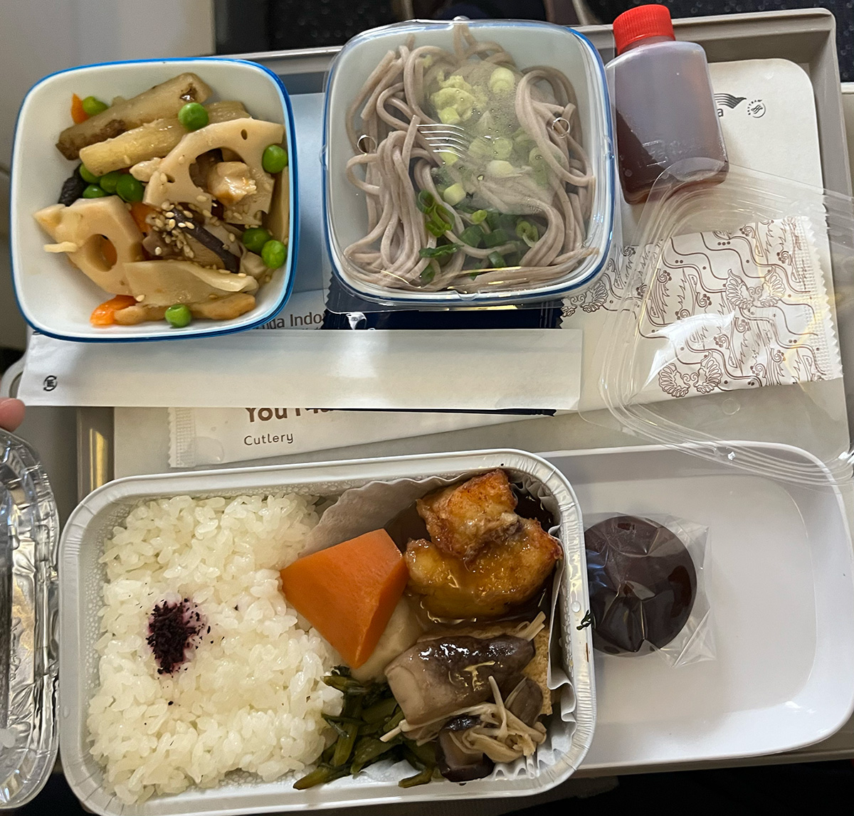 ガルーダ デンパサール便の機内食（和食）