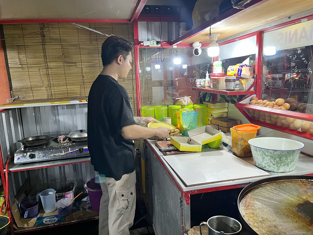 タマンサリ市場のマルタバ屋台