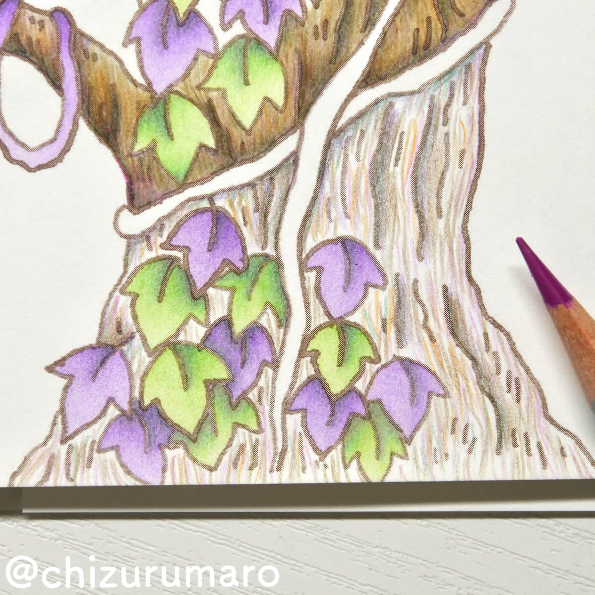 水彩色鉛筆で木目を描きながら木を塗ってみた ハロウィン風塗り絵 ちづるのもっと ぬりえライフ