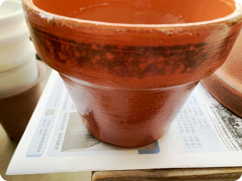 素焼き植木鉢のリメイクにターナー色彩のミルクペイント for