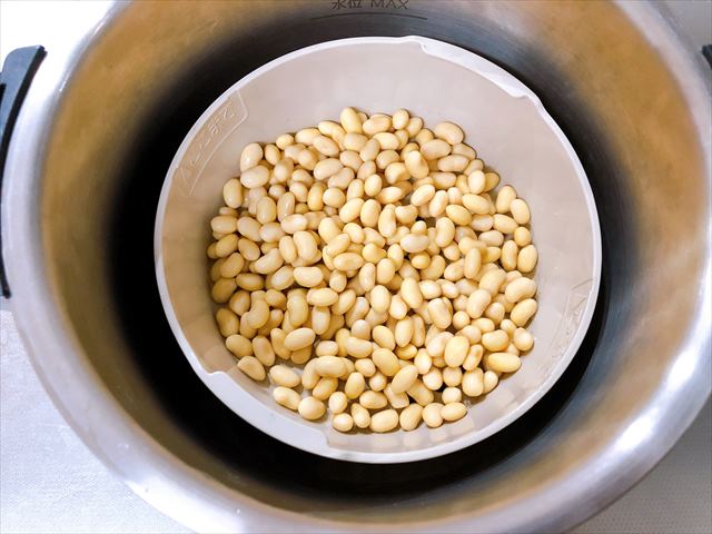 乾燥大豆をホットクックで蒸す