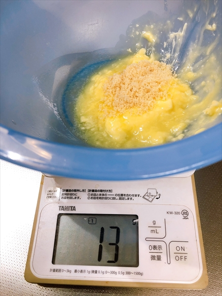 バターに砂糖を加えたところ
