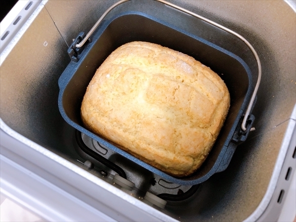 ホームベーカリーのメロンパンが焼き上がったところ