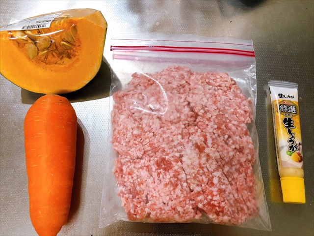 ホットクックでかぼちゃのそぼろ煮を作るときの材料
