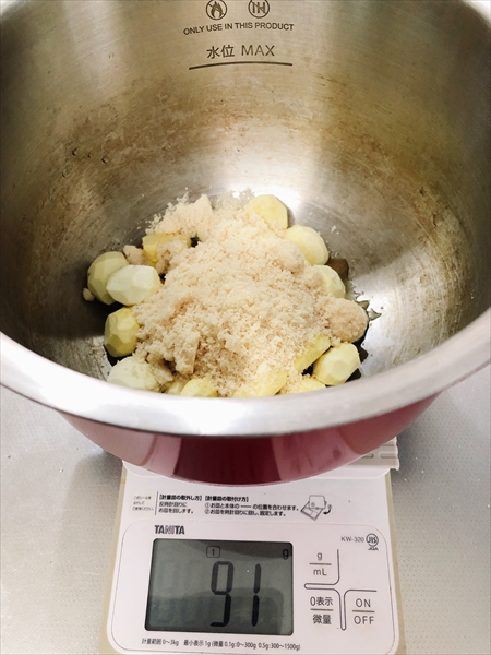 ホットクックの内鍋に、砂糖を入れたところ