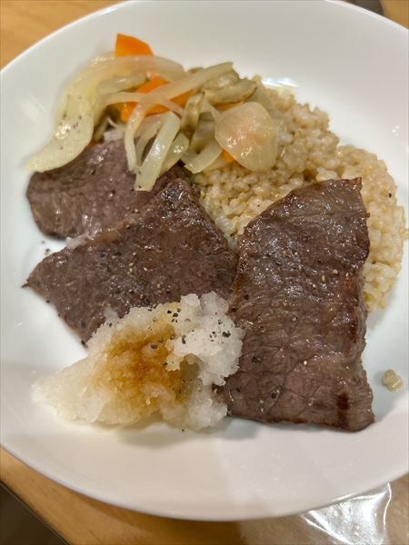 beetoのPhase5のステーキ丼と野菜のコンソメ煮