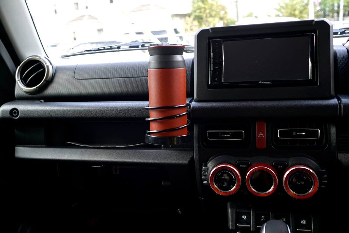 新型ジムニーカスタム たった500円でドリンクホルダーを自作する エアコンの吹き出し口を塞がない 代前半サラリーマンの１人旅