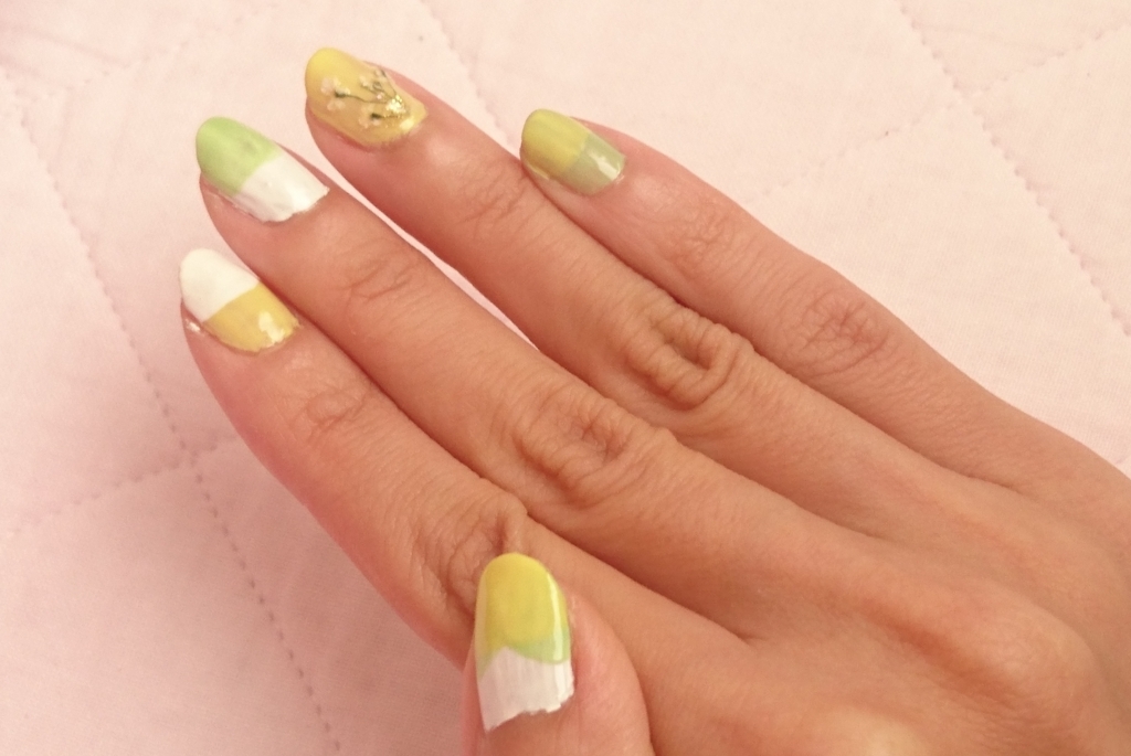 18春ネイル たんぽぽネイル キャンドゥのドライフラワーパーツが神 キャンメイク ネイルホリック キャンドゥでお手軽セルフネイル 美しい30代のために