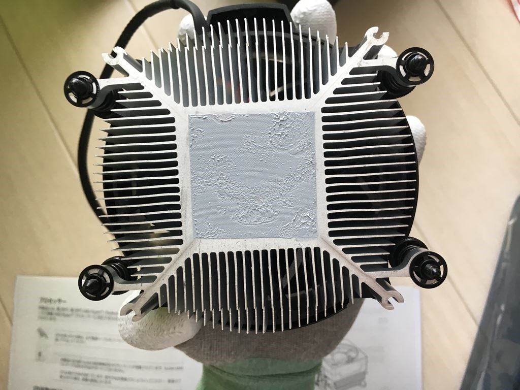 f:id:christmas-cookies:20190423002542j:plain グリスはクーラーの裏に塗ってあった