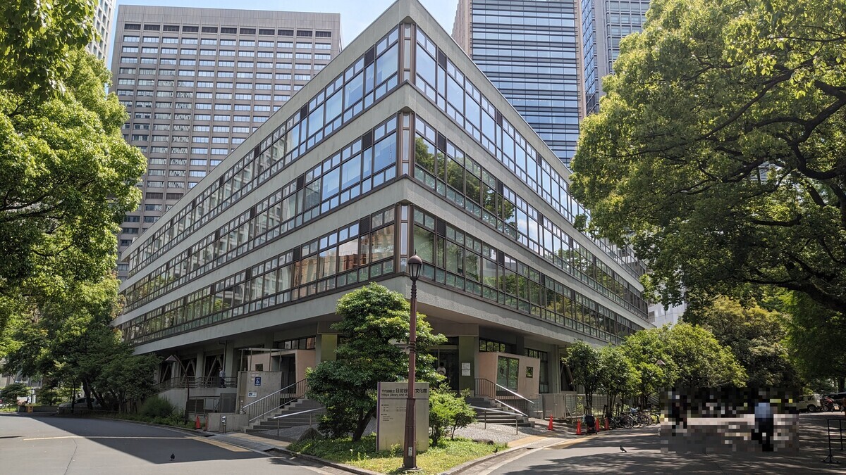 正面からの日比谷図書文化館は本当に美しい