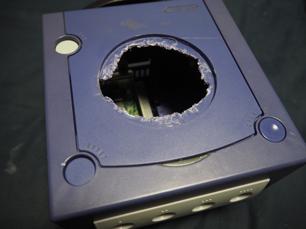 壊れて動かなくなったゲームキューブを分解して植木鉢にする その1 Necromakeycon ﾈｸﾛﾏｷｺﾝ