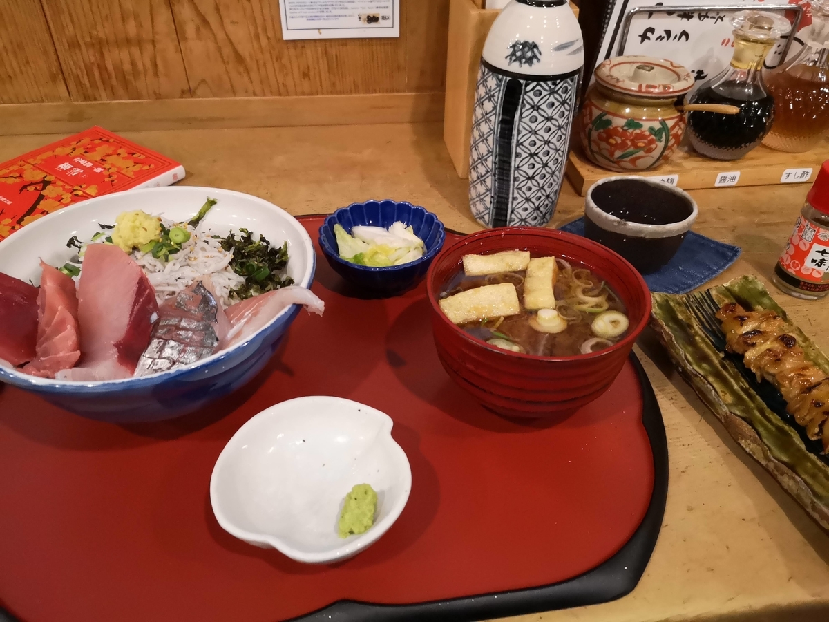 定食屋しゃもじ「上海鮮丼」と日本酒「掌」