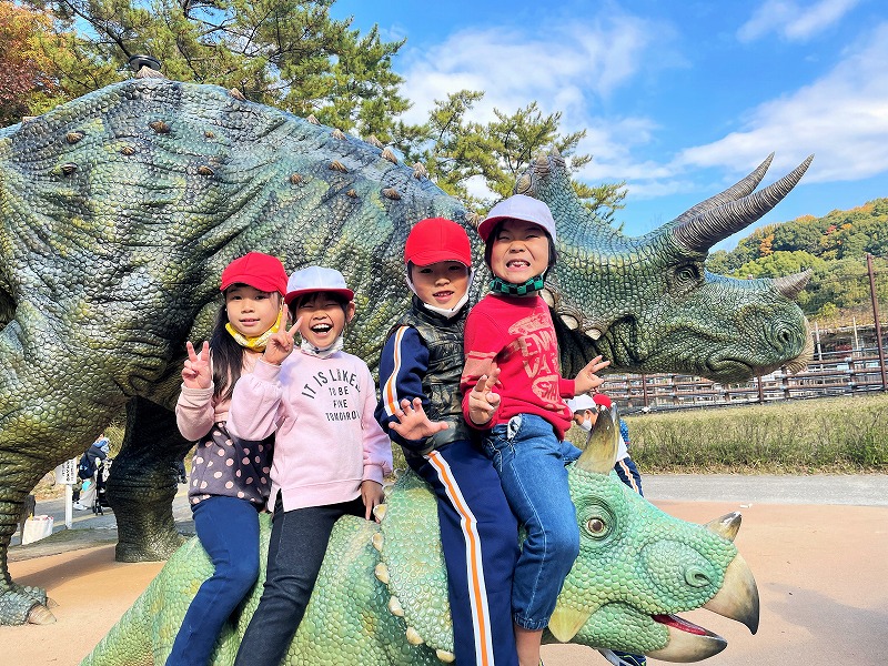 1・2年：校外学習「岡崎東公園動物園」＋4年：それ行け菱池探検隊