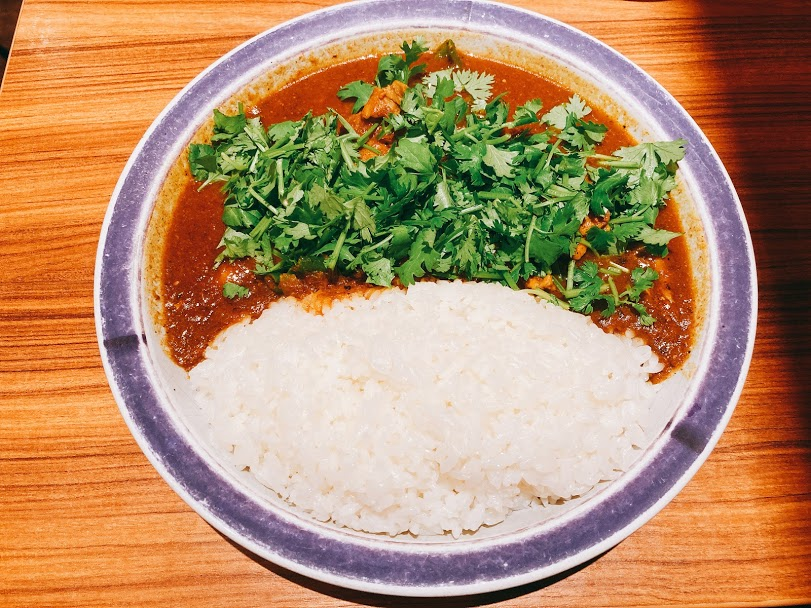 JR中央線御茶ノ水駅の御茶ノ水ソラシティのエチオピアのチキンカレーとパクチー