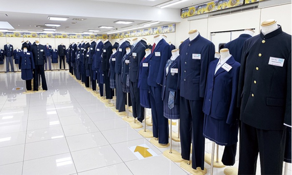 スクール用品ナカムラ「グッディプレイス相模原店」に高校制服200体 ...