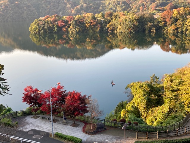 津久井の風景画（晩秋 農道）