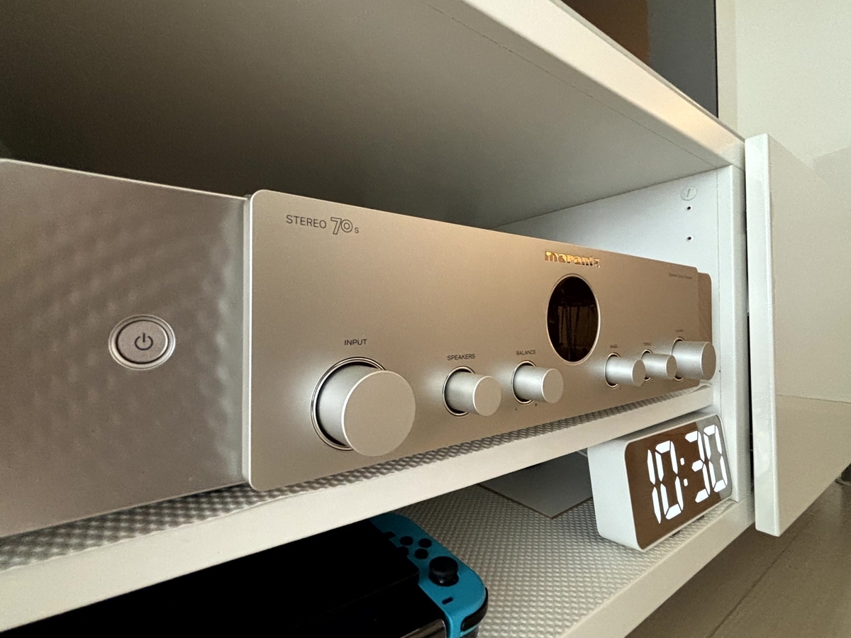 Marantz Stereo 70s 開封＆設置レビュー｜リビングに映えるシルバー