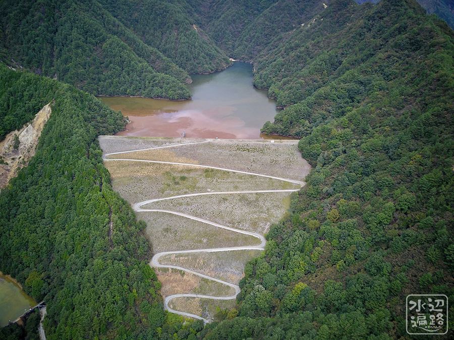 秘瀑 : 台高山脈珠玉の渓 高千穂峡と真名井の滝（宮崎県高千穂町）。宮崎が誇る自然遺産