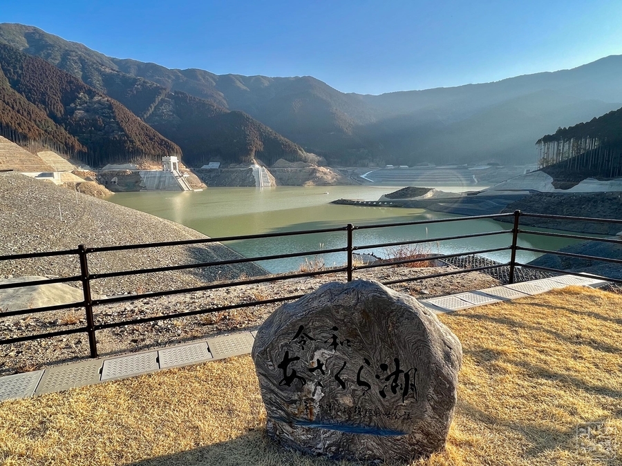 ZNE 血染めのぬかるみ　樹木茂る山麓　乾燥台地　沸騰する小湖　ボーダーレス 富士宮 静岡県のパワースポット白糸の滝と音止の滝 – Holidays!