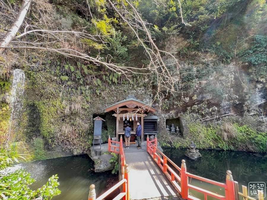 銭洗弁財天宇賀福神社の池（神奈川県鎌倉） - 水辺遍路
