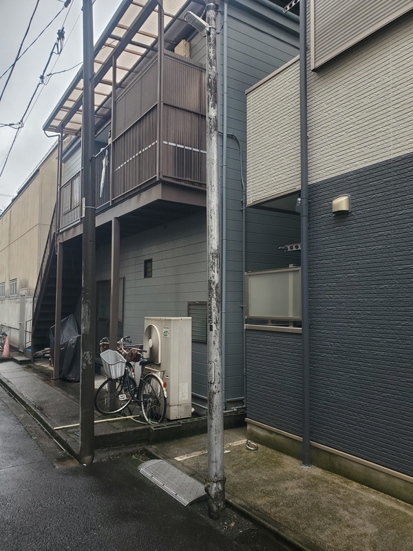 東日暮里の路地にあるレトロ電柱 - 歩・探・見・感
