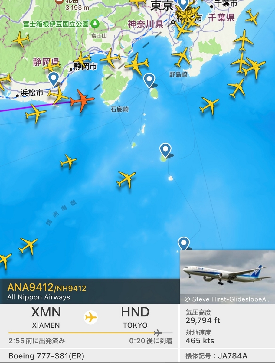 羽田空港へ向かうイーブイジェットNH