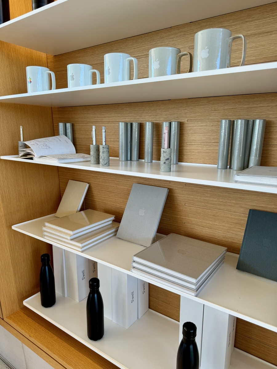 Apple Park Visitor Center限定品の数々