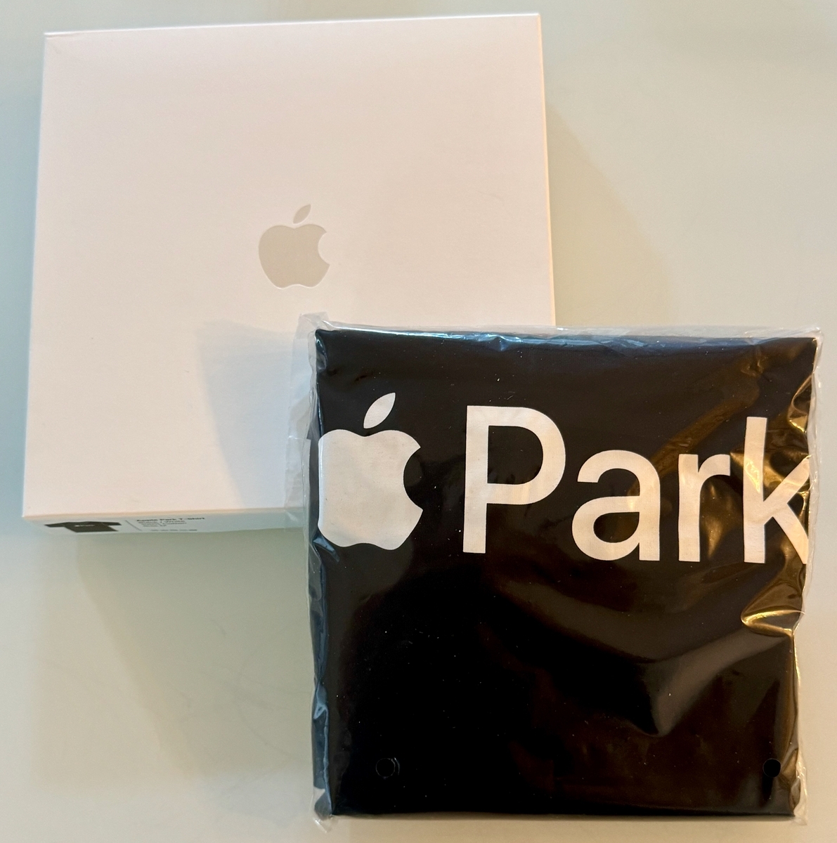 Apple Park Tシャツ