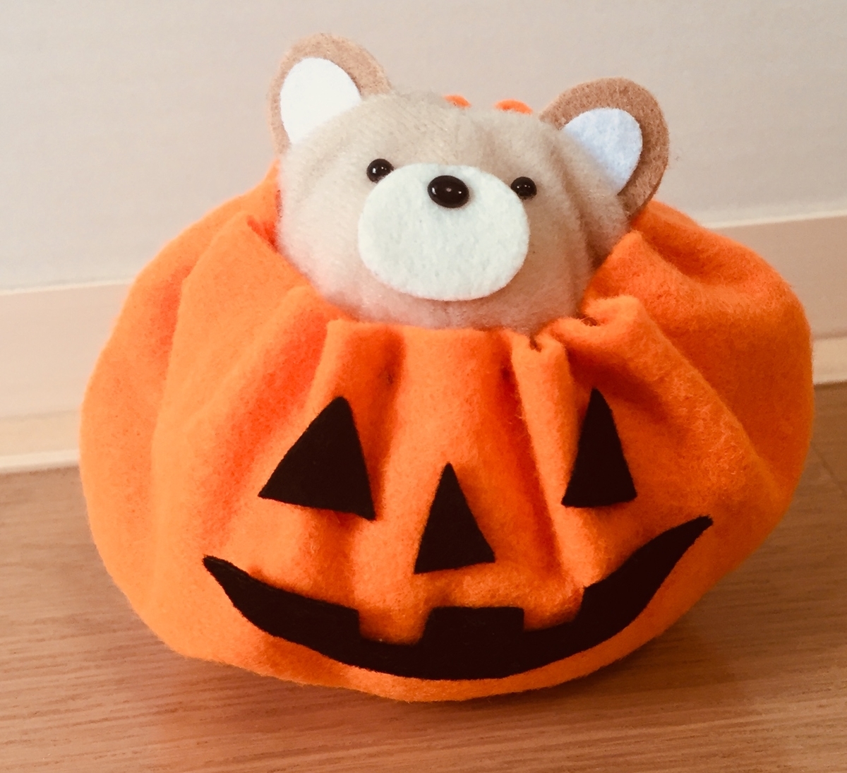 ぬいぐるみにハロウィンの衣装つくって着せてあげたよ 世界はこんな色をしてたのか