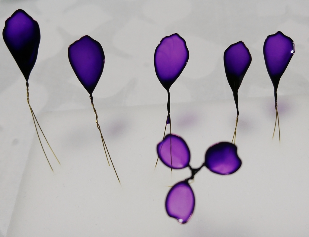 アメリカンフラワーで試しに大きめの花を作ってみました 湘南ハンドメイド アメリカンフラワーで試しに大きめの花を作ってみました 湘南ハンドメイド