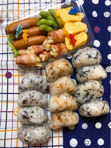 三種のおにぎり弁当 夫婦 幼児二人 ゆるーく続けるまいにち弁当