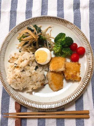 パンガシウスのチーズパン粉焼き弁当 多肉の寄せ植え ゆるーく続けるまいにち弁当