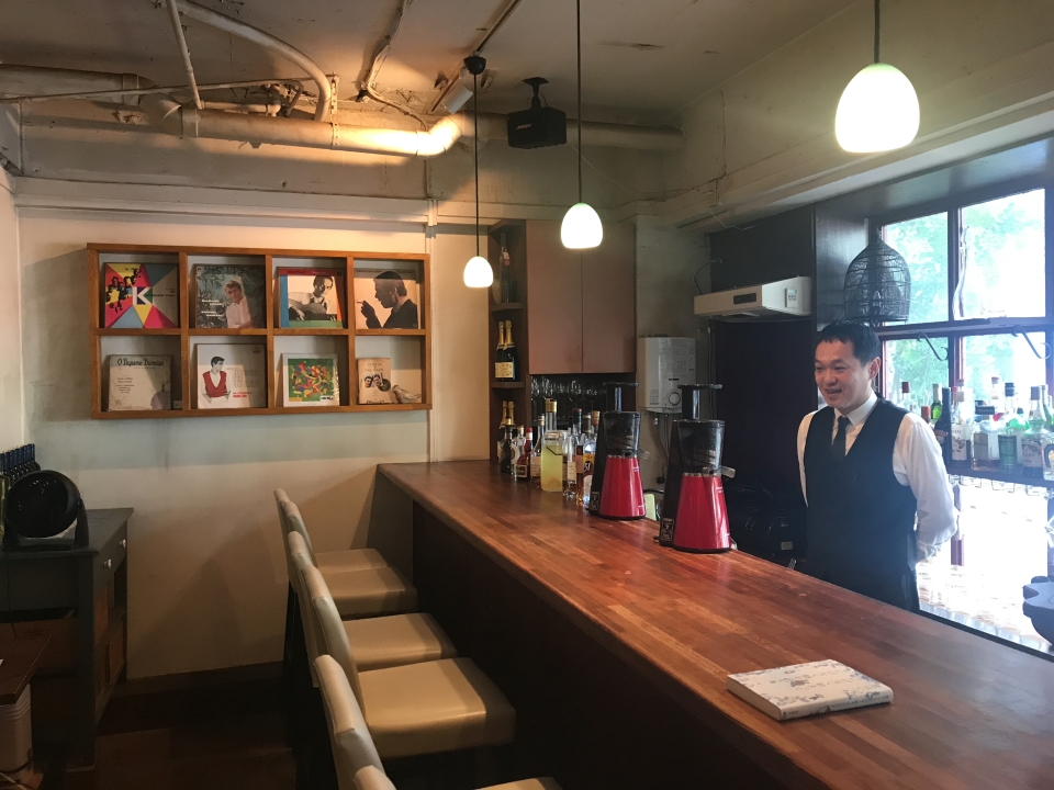 渋谷のワインバー「Bar Bossa（バールボッサ）」の林さん